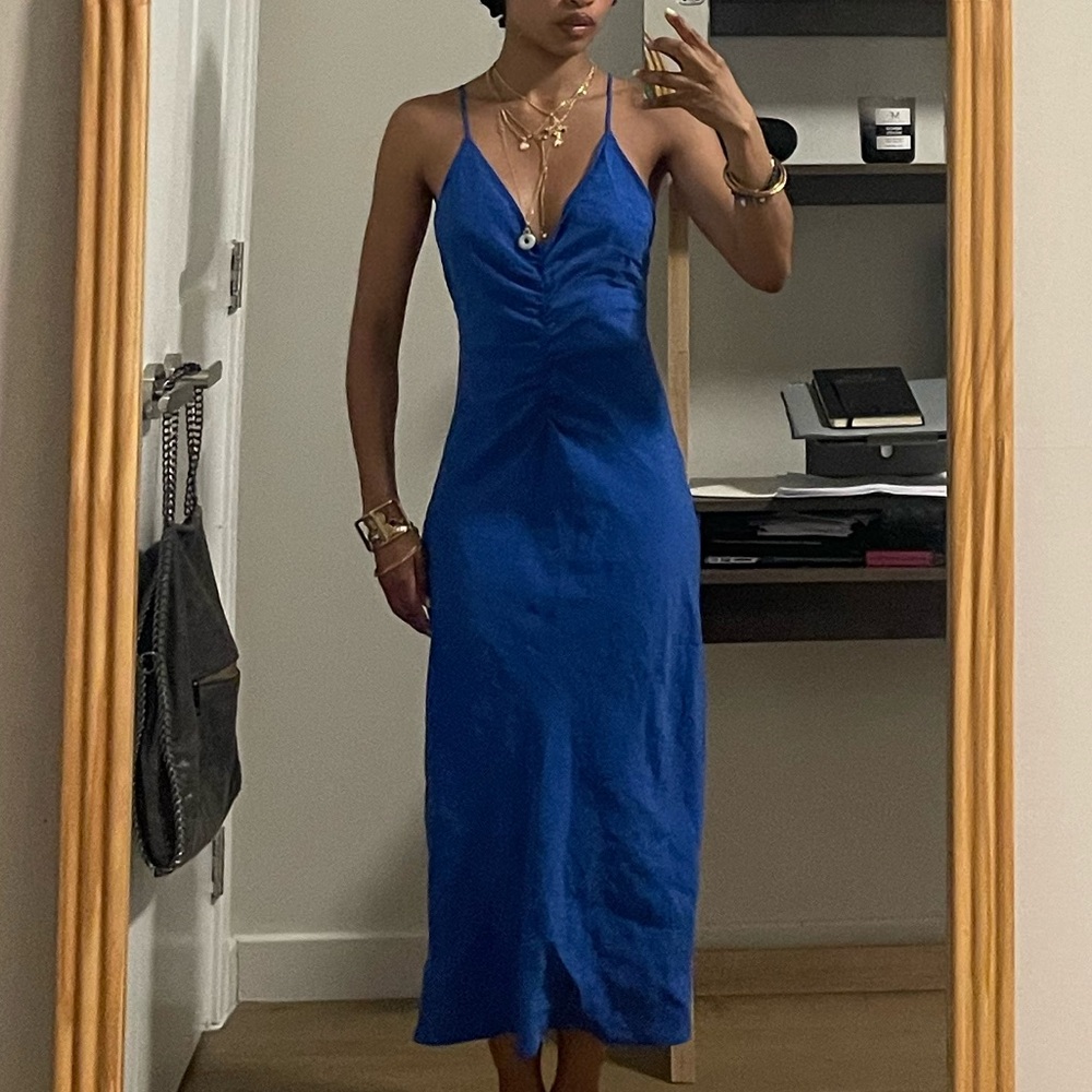 Stunning blue midi dress